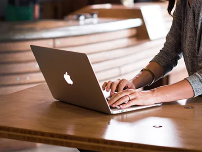 RoboDK TwinBox는 산업용 PC 및 장치에 로봇 프로그래밍을 적용합니다.